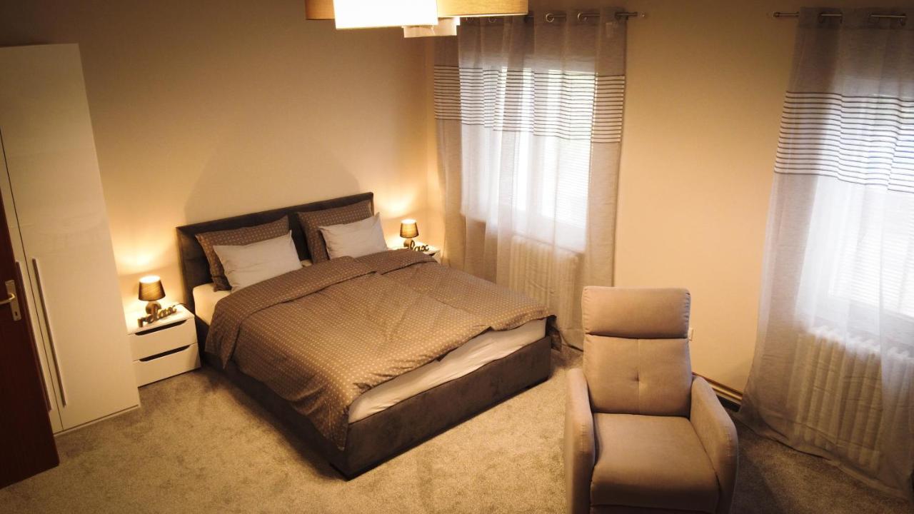 Blue Crystal Apartment Суботица Екстериор снимка