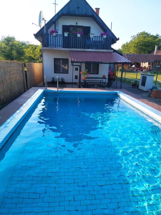 Blue Crystal Apartment Суботица Екстериор снимка